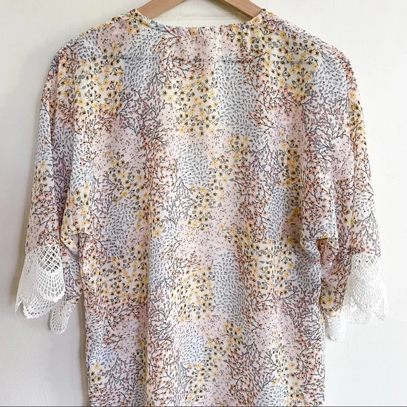 Wallflower floral kimono. - Picture 10 of 11